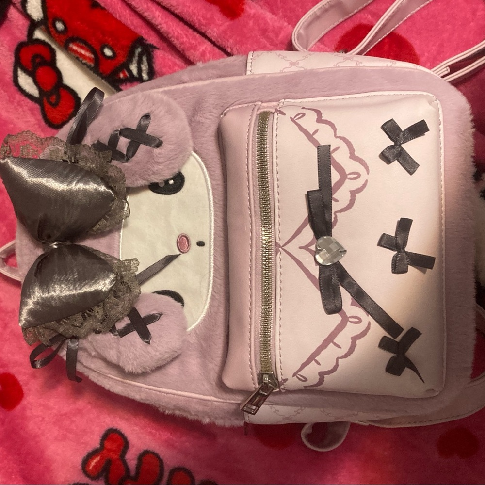 back pack from hot topic, never been used, tag fell off